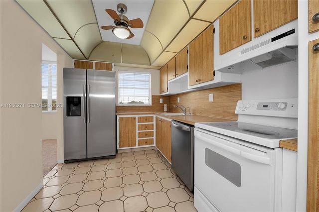 1400 Saint Charles Place 420, Pembroke Pines, FL 33026