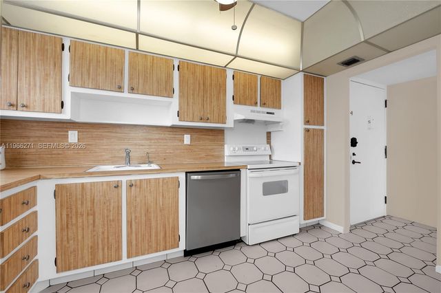 1400 Saint Charles Place 420, Pembroke Pines, FL 33026