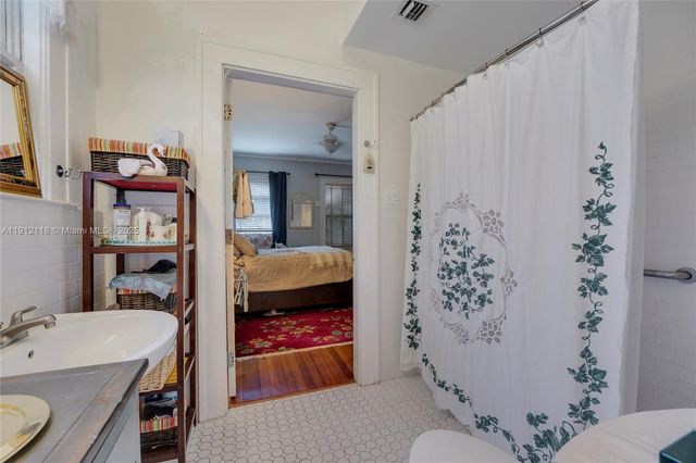 405 SW 11th Ave, Miami, FL 33130