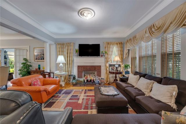 405 SW 11th Ave, Miami, FL 33130