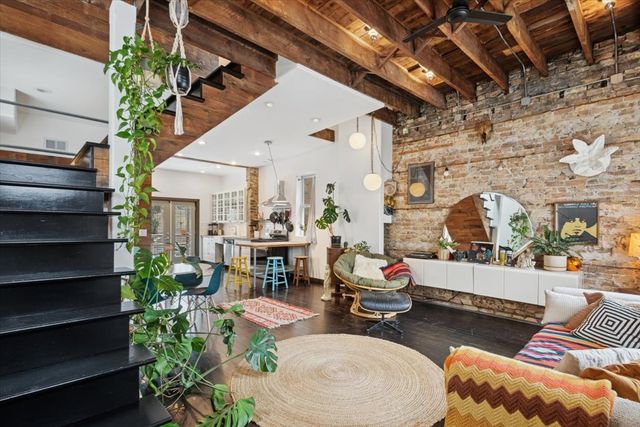 1011 N MOZART Street, Chicago, IL 60622