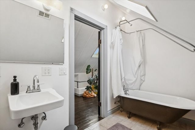 1011 N MOZART Street, Chicago, IL 60622