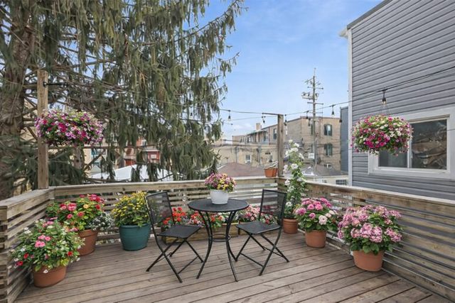 1011 N MOZART Street, Chicago, IL 60622