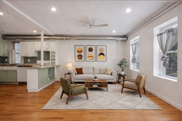 1011 N MOZART Street, Chicago, IL 60622