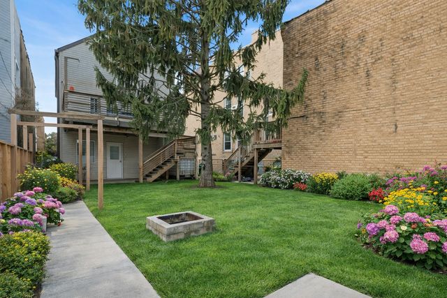 1011 N MOZART Street, Chicago, IL 60622