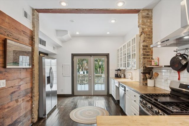 1011 N MOZART Street, Chicago, IL 60622