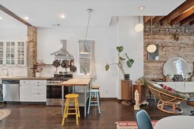 1011 N MOZART Street, Chicago, IL 60622