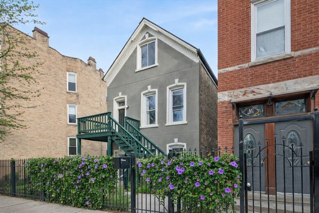 1011 N MOZART Street, Chicago, IL 60622