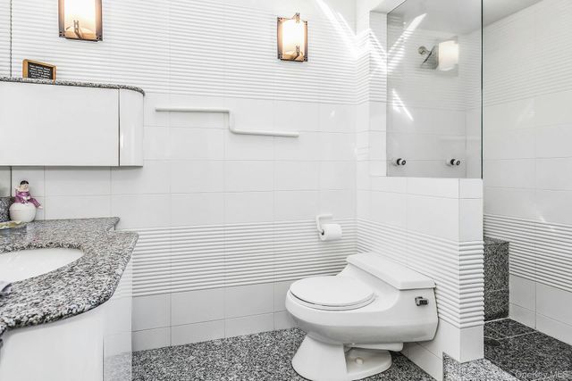 5 Jan Lane, Woodbury, NY 11797