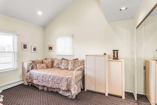 5 Jan Lane, Woodbury, NY 11797