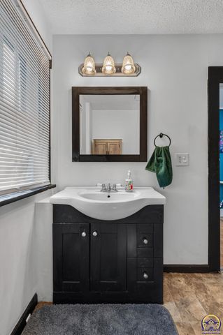 726 SW Buchanan ST, Topeka, KS 66606
