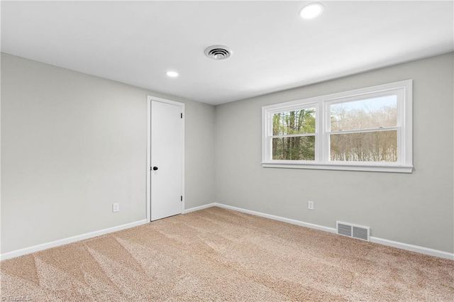 5370 Palisade Drive, Pfafftown, NC 27040