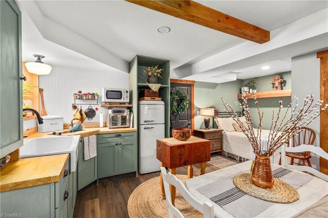 5370 Palisade Drive, Pfafftown, NC 27040