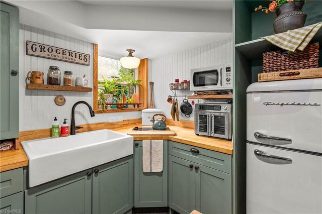 5370 Palisade Drive, Pfafftown, NC 27040