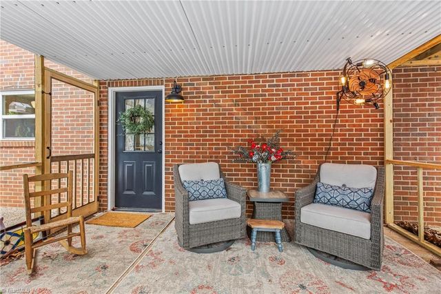 5370 Palisade Drive, Pfafftown, NC 27040