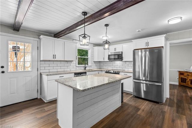 5370 Palisade Drive, Pfafftown, NC 27040