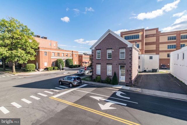 9251 LEE AVE, Manassas, VA 20110