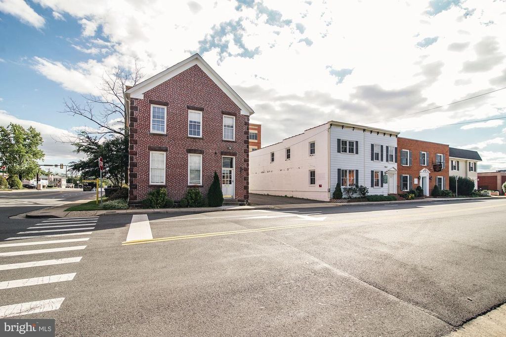 9251 LEE AVE, Manassas, VA 20110