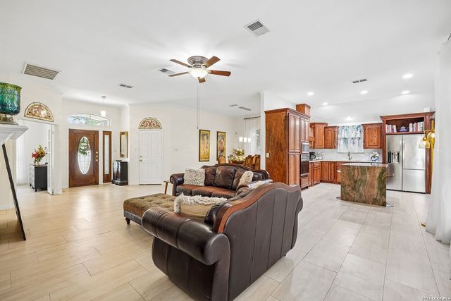 18727 Surreywood, San Antonio, TX 78258