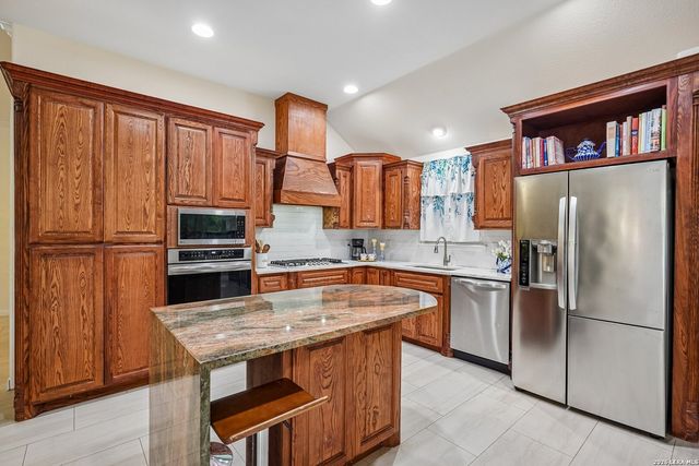 18727 Surreywood, San Antonio, TX 78258