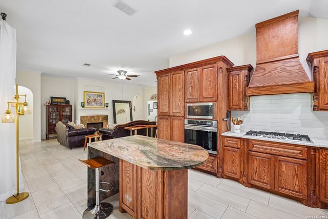 18727 Surreywood, San Antonio, TX 78258