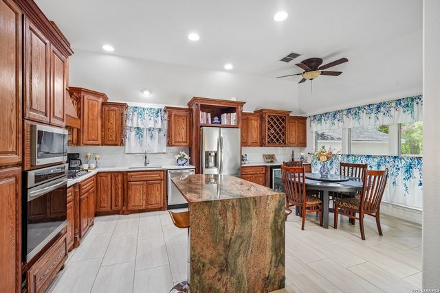 18727 Surreywood, San Antonio, TX 78258