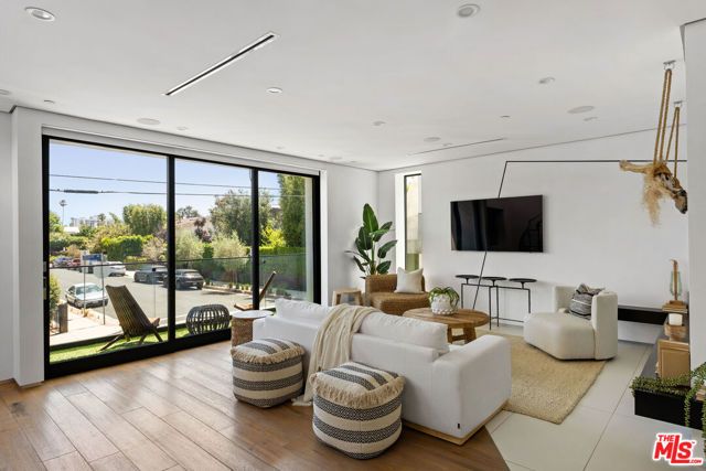 647 Mildred Avenue, Venice (los Angeles), CA 90291