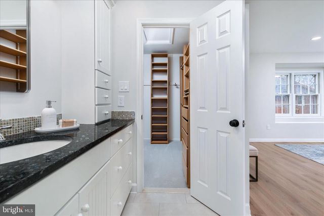 10147 OAKWOOD CHASE CT, Oakton, VA 22124