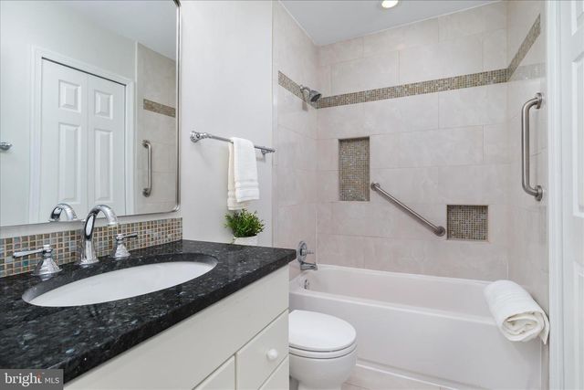 10147 OAKWOOD CHASE CT, Oakton, VA 22124