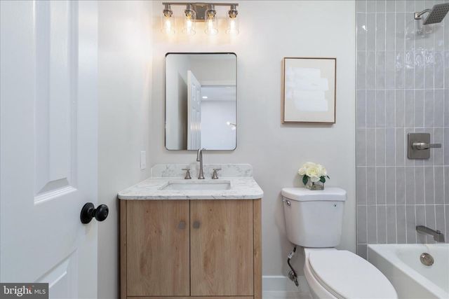 10147 OAKWOOD CHASE CT, Oakton, VA 22124