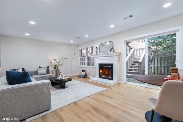 10147 OAKWOOD CHASE CT, Oakton, VA 22124