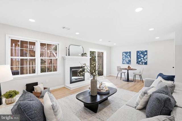 10147 OAKWOOD CHASE CT, Oakton, VA 22124