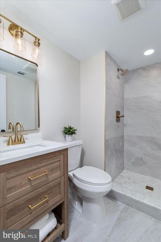 10147 OAKWOOD CHASE CT, Oakton, VA 22124