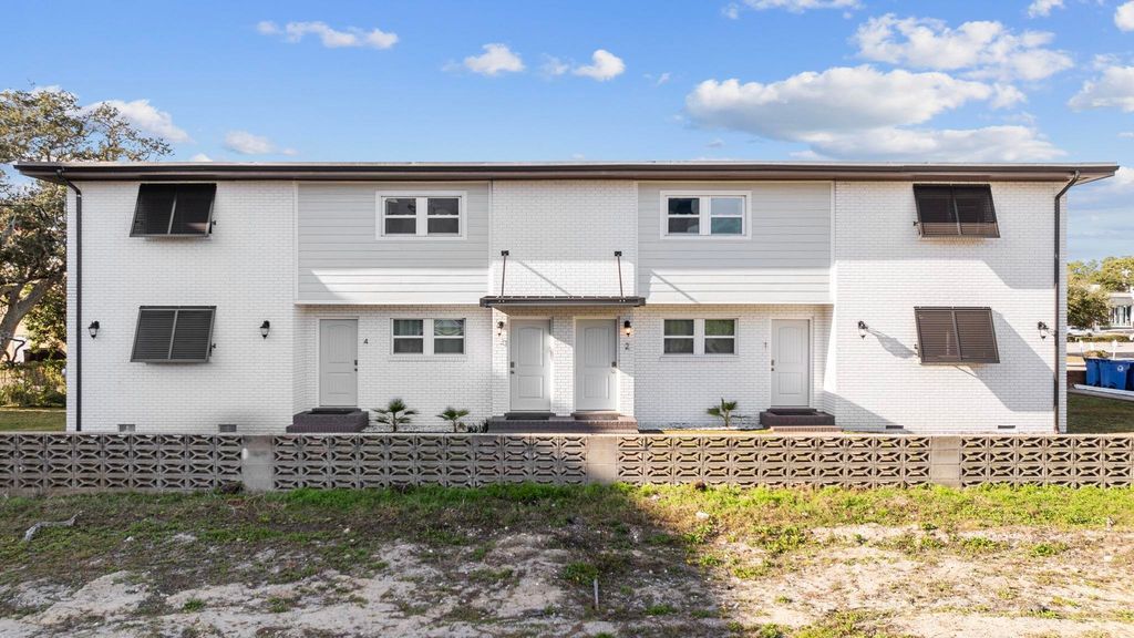 409 17th Ave. N, Myrtle Beach, SC 29577