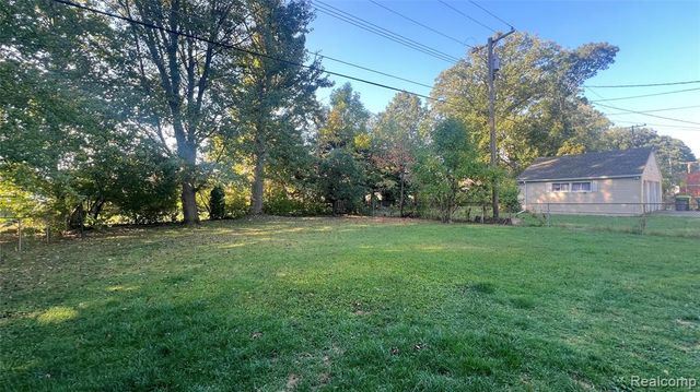 23592 Harrellson Street, Macomb, MI 48042