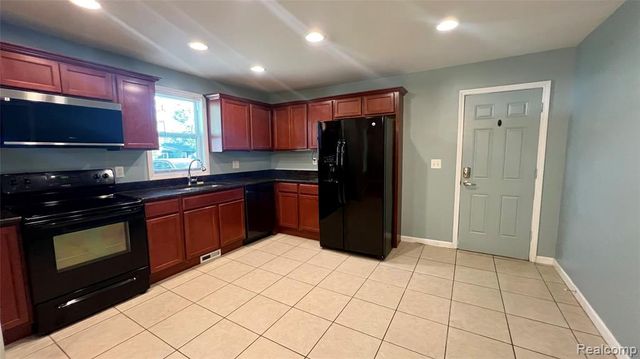 23592 Harrellson Street, Macomb, MI 48042