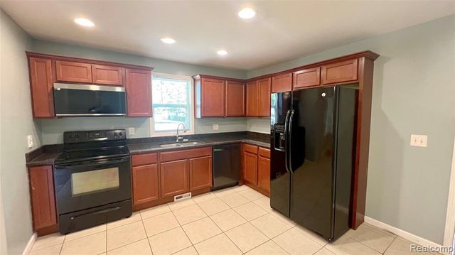 23592 Harrellson Street, Macomb, MI 48042