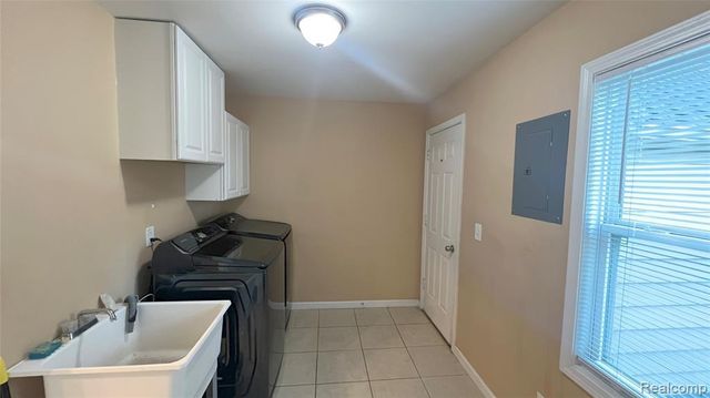 23592 Harrellson Street, Macomb, MI 48042