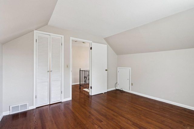 2231 W Woodward DRIVE, Oak Creek, WI 53154