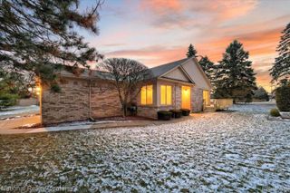 19060 Fortuna Drive S 40, Clinton Charter Township, MI 48038