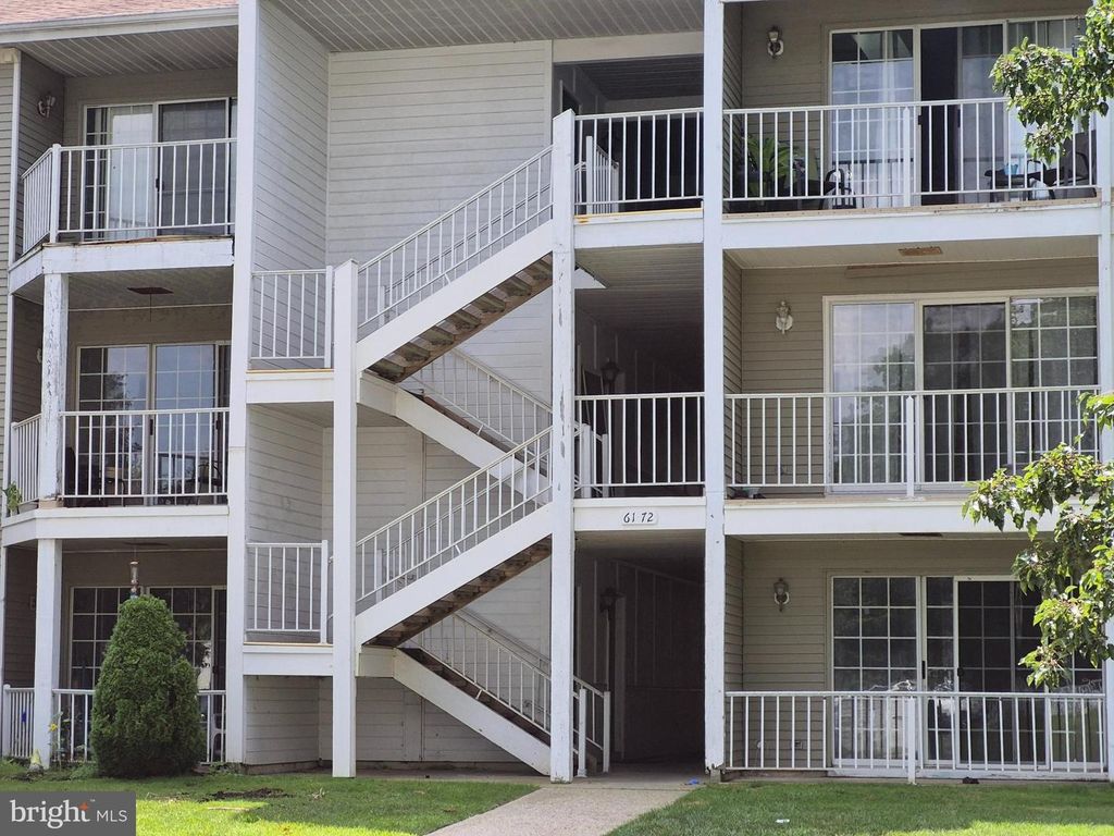 69 IROQUOIS DR, Absecon, NJ 08205