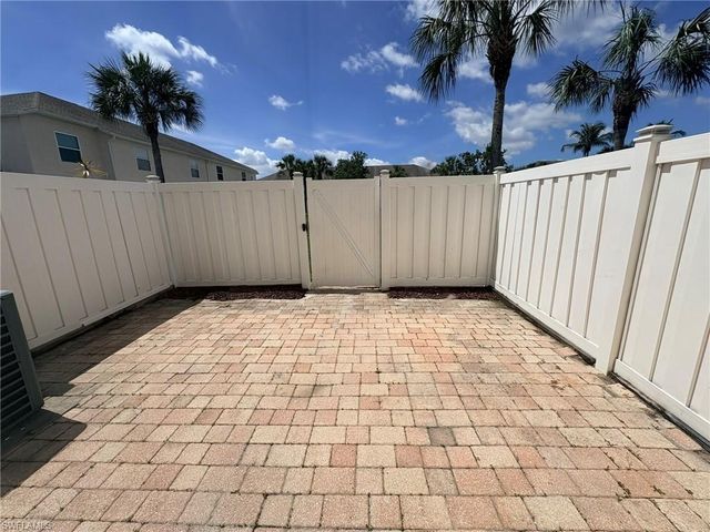 3643 Pine Oak Cir, Fort Myers, FL 33916