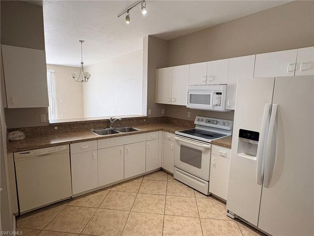 3643 Pine Oak Cir, Fort Myers, FL 33916