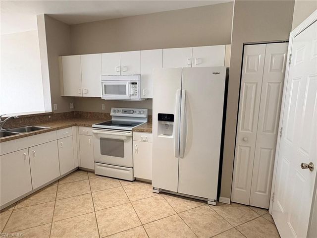 3643 Pine Oak Cir, Fort Myers, FL 33916
