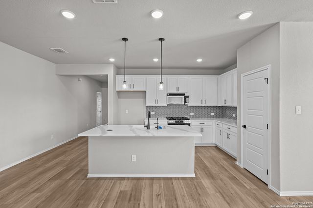 6879 Comanche Cave, San Antonio, TX 78247