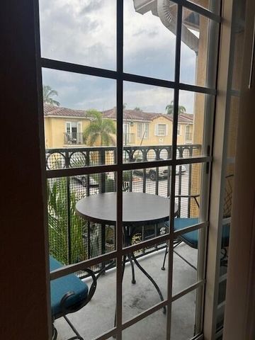 1040 Lake Shore Drive 105, Lake Park, FL 33403