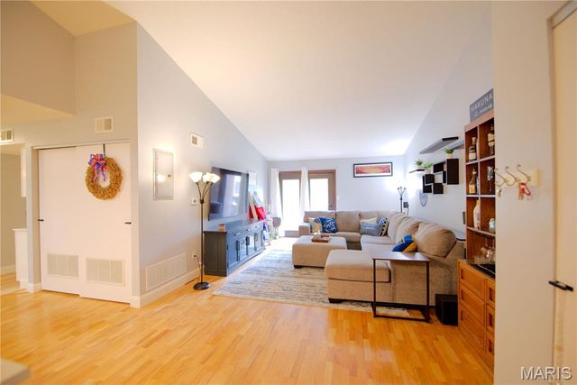 1400 Heritage Landing 304, St Charles, MO 63303