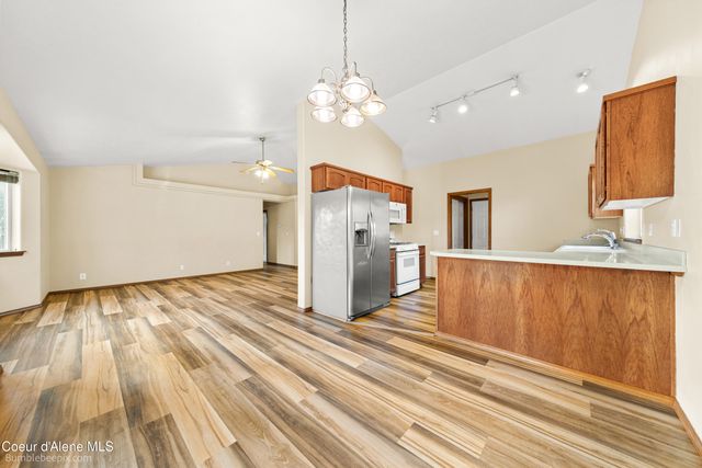 9192 N GREAT HALL DR, Hayden, ID 83835