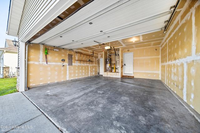 9192 N GREAT HALL DR, Hayden, ID 83835