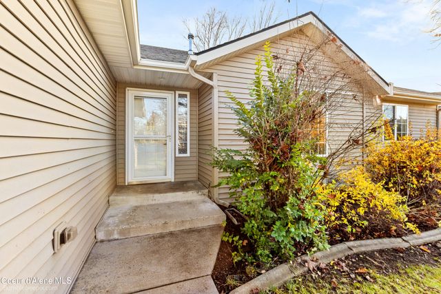 9192 N GREAT HALL DR, Hayden, ID 83835